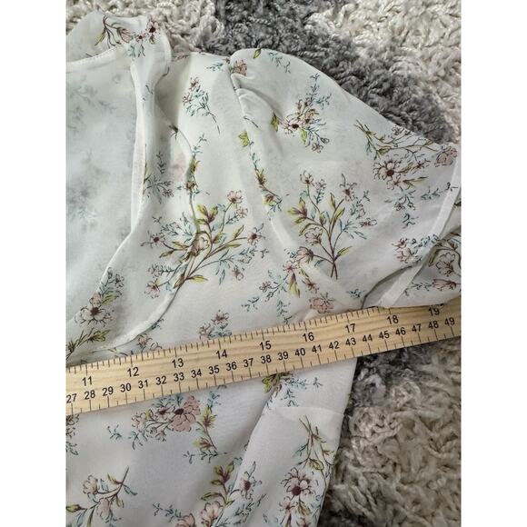 ASTR The Label Women's XS Ivory Blouse V Neck Short Sleeve Shirt - Picture 7 of 7